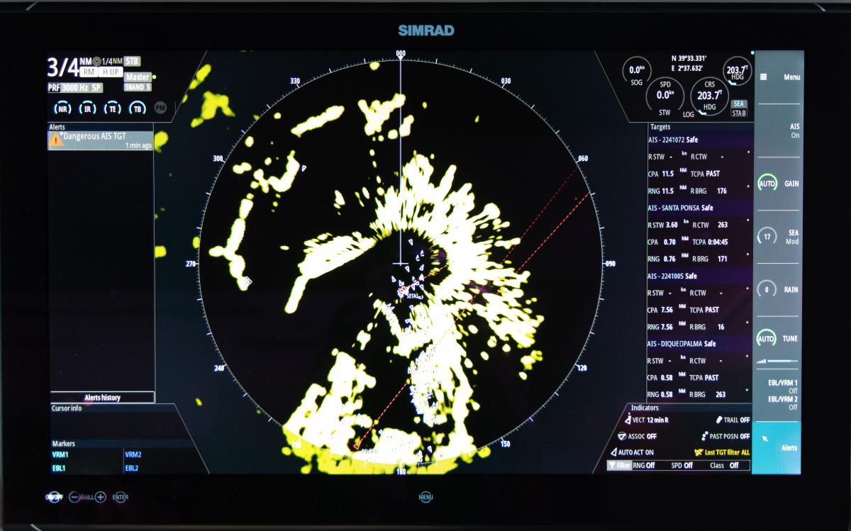 Landmark R5000 Simrad R5000 Radar Series